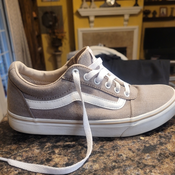 LIKE NEW Womens VANS SHOES ...Taupe color...Size 9 1/2. $18 - Picture 1 of 5